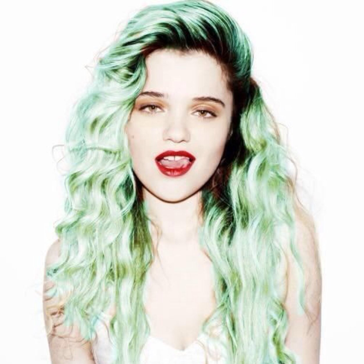 Wisdom.That's what i'm about.I have the heart of stone, think you can break it?I'd love to see you try {Literate|OUATRP|Single|Pansexual}