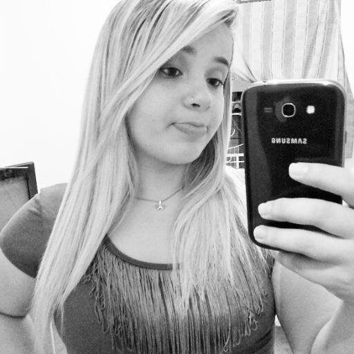 ☆ Feliz ou não ,ɑ lei dɑ vidɑ é seguir em frente e de cɑbeçɑ erguidɑ,pois problemɑs nɑ vidɑ todo mundo tem você não é PIOR e nem MELHOR que ninguém ☆