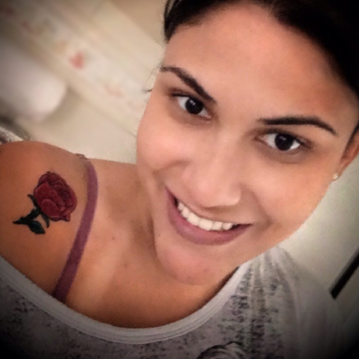 Ando devagar porque já tive pressa e levo esse sorriso
porque já chorei demais...
