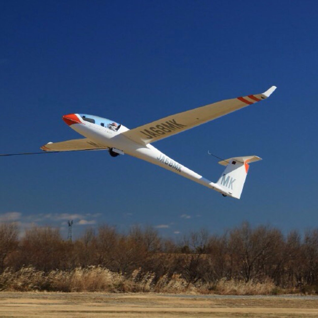 動力のない航空機／グライダーを操縦し、ライセンス取得と大会での優勝を目標に活動しています。大学から始めて日本一に！一緒に大空を翔けませんか？ #春から慶應 #きっとあなたも入りたくなる航空部