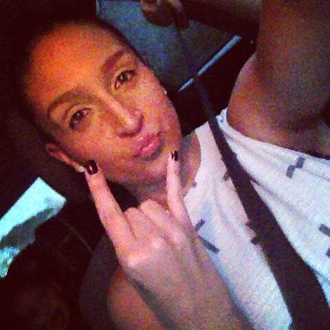 ChellySmiles12's profile picture. لا تقع فقط الحب