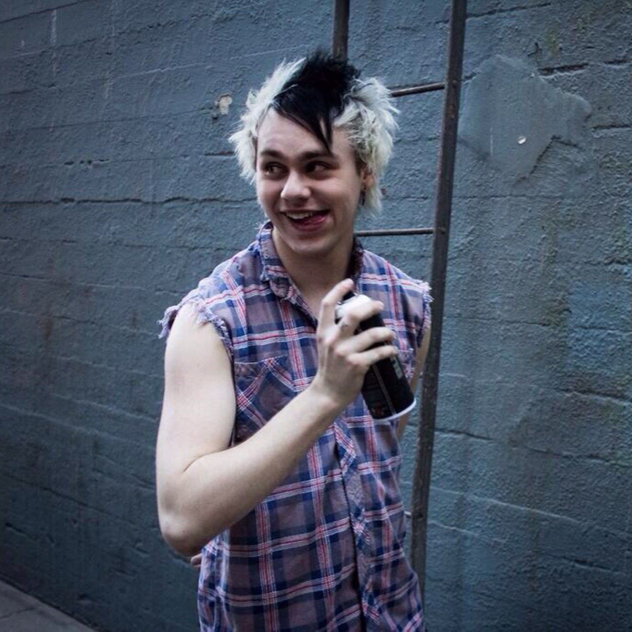 MICHAEL LOVES YOU AND HE WILL FOLLOW YOU DON'T GIVE UP :) || @darkmoonmichael
