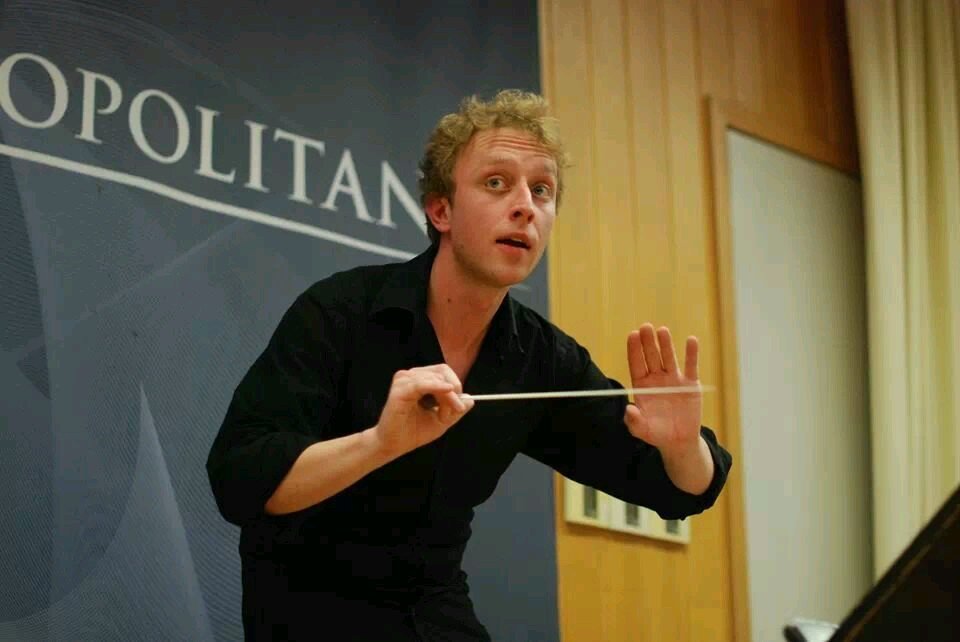 Conductor, Musical Director of EnsembleMPMP, FC Porto fan