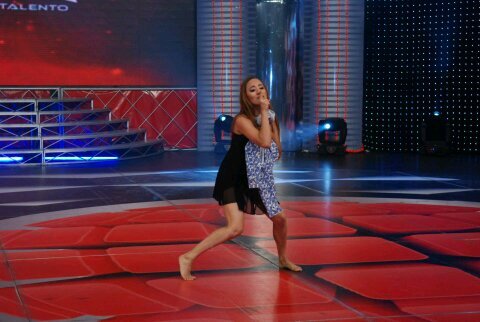 me encanta bailar... y ser feliz...!!! aunque aveces cueste un poco!!!