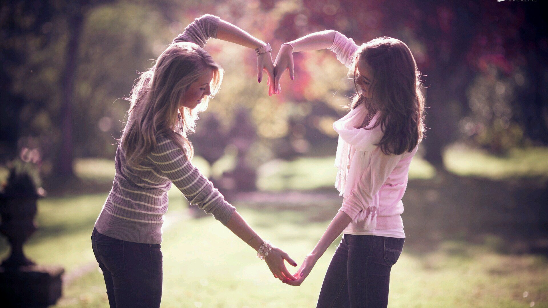 #HeyMyLovely gue gak minta banyak kok , cuman berharap lo ada disini :') [] FOLLOW @HeyMyLovely buat ngungkapin perasaan lo ke dia ! ;')
