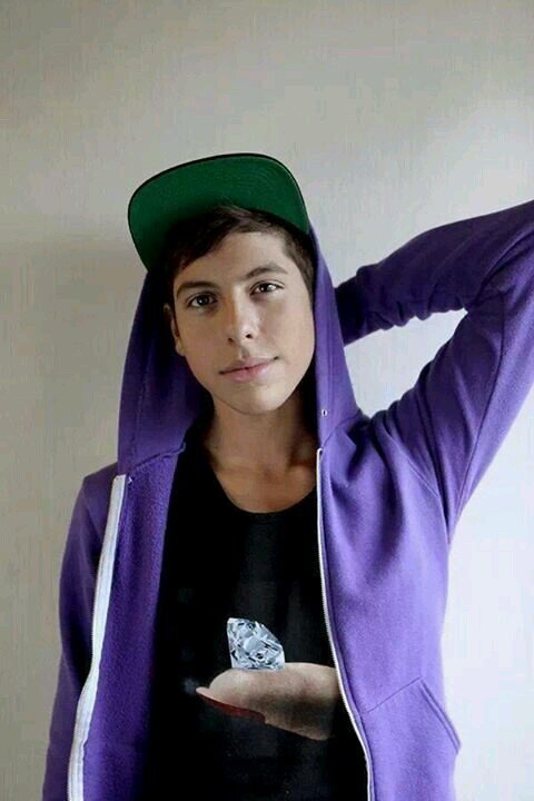 Matt siguenos please te amamos