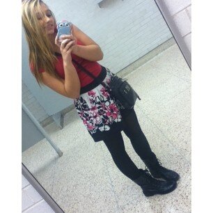 itsjoellet's profile picture. I love food and boys || rp || single