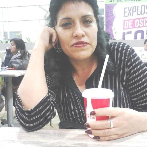 Nací el 25 de agosto. Abogada de la UNFV, estudié Geología en la UNSA. Estudié Maestría  en Derecho con mención en política fiscal y tributacion, UNFV.