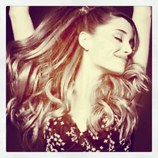 I love the fun: p! Being with my friends! And always smile :)! And I love ariana grande! It's amazing to be arianator =) song tattooed heart!