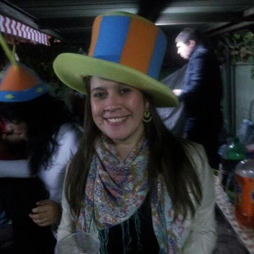 Profesora de Historia,Geografia y Ciencias Sociales, ademas de:  psicologa, psicopedagoga, nutricionista, asistente familiar, terapeuta,consejera y coreógrafa!