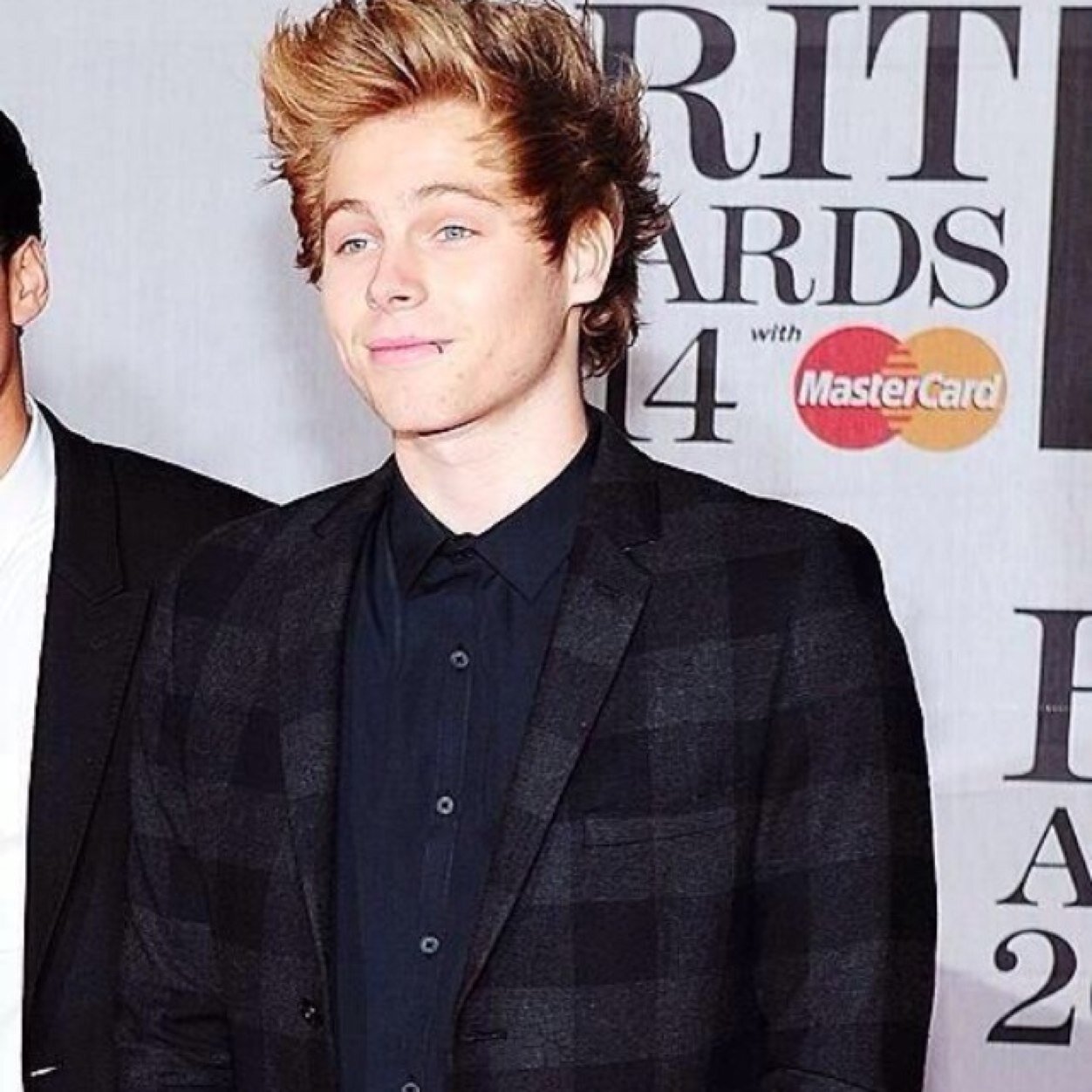 luke hemmings is the reason why im alive