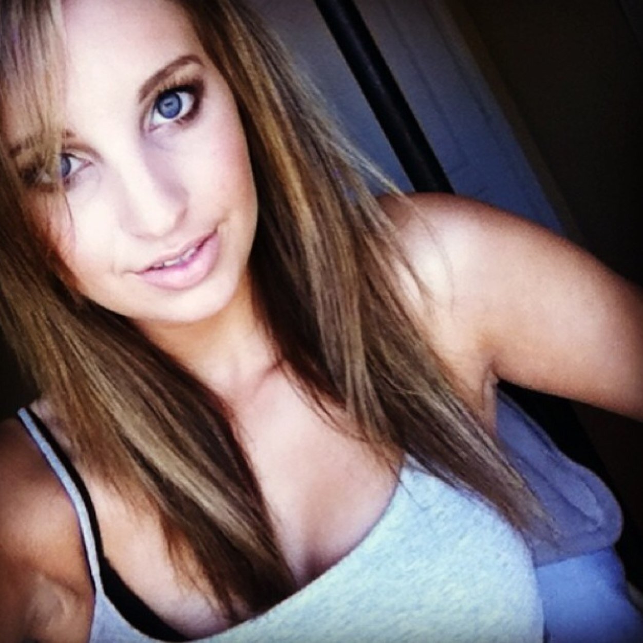 zoey_knows's profile picture. 20 Years Young| Studying Journalism at The U | Aspiring Model | Livin Life |