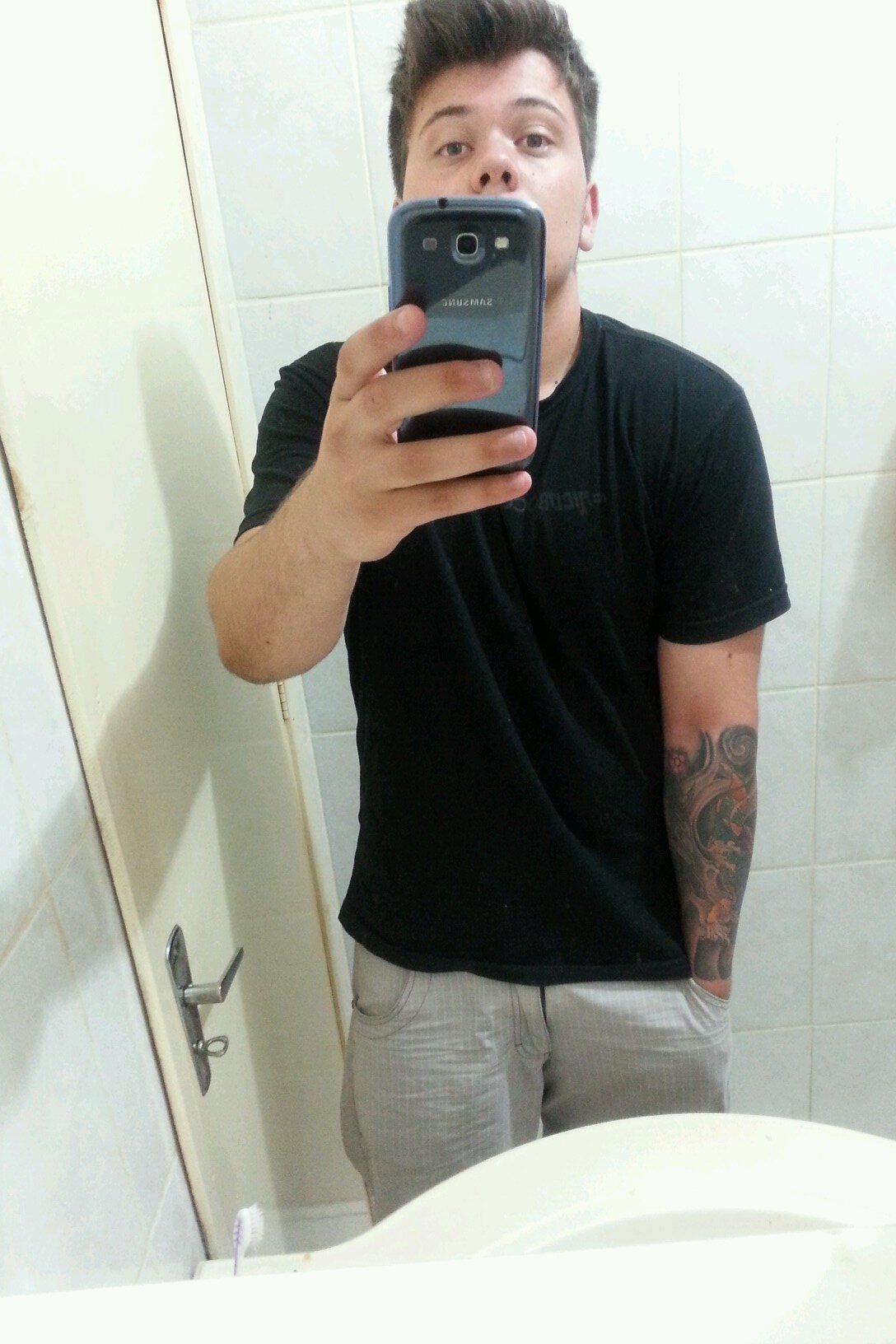 #Vocês riem de mim por eu ser diferente, e eu rio de vocês por serem todos iguais