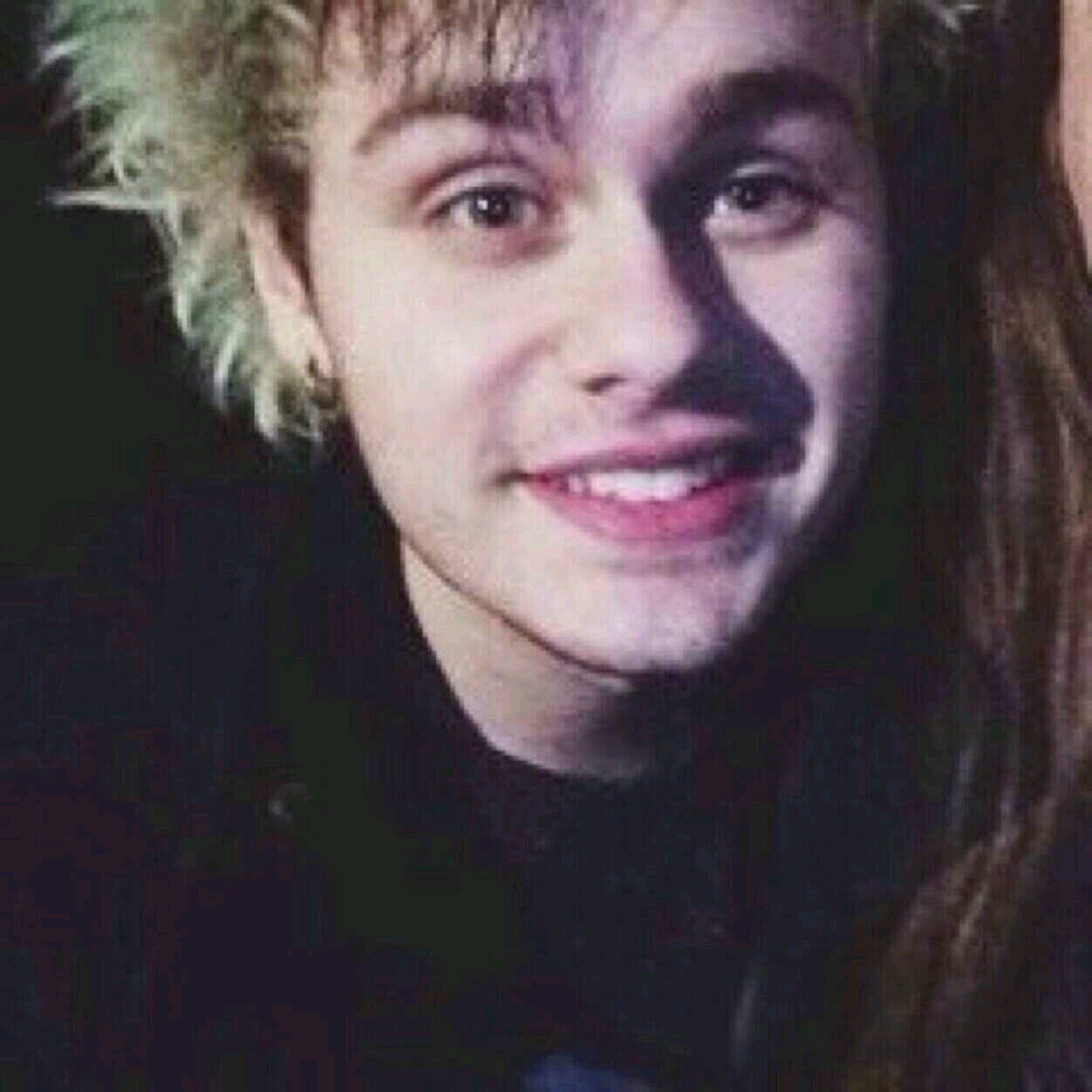 free follow from @GracieJoy5SOS  &  @Directioner9518  ily  #YOULOOKSOPERFECT