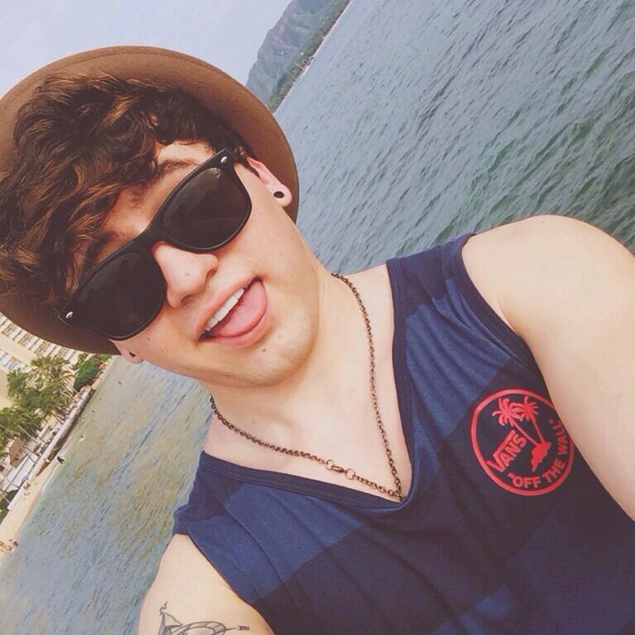 JizInMyFranta's profile picture. If you read this. SMILE you're perfect to me & hope you have a great day. stay stong you can do this! P.s dont follow back