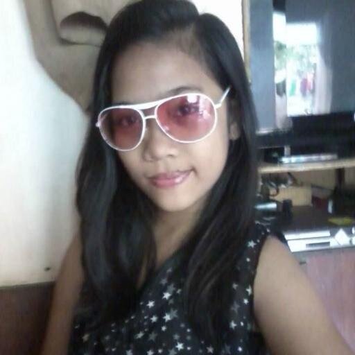 I'm just a simple girl whose love singing ,acting :)