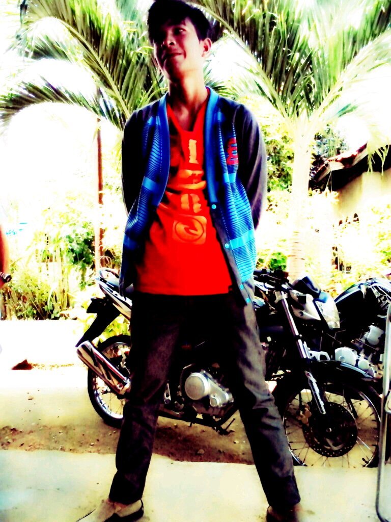 teuku_muhajir's profile picture. Jadi dirimu sendiri agar ketika seseorang mencintaimu, kamu tak perlu takut,dia akan temukan dirimu bukan org yg ingin dia cintai.

.