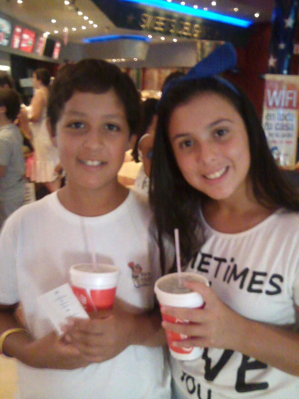 SOY RE TURRO & LA AMIGA DE MI HERMANA ME QIERE AH.