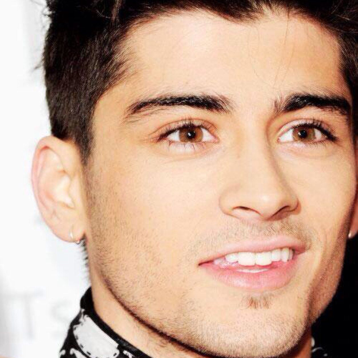 Touch him is like touching the clouds
/Liam,Niall,Zayn,Louis,Harry/
