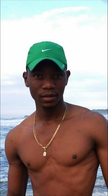Loving and eversmilling don't take any shit from anyone!love my music en socialising jc for friendship no strings attarched!wanna have a precious lady 1 dae