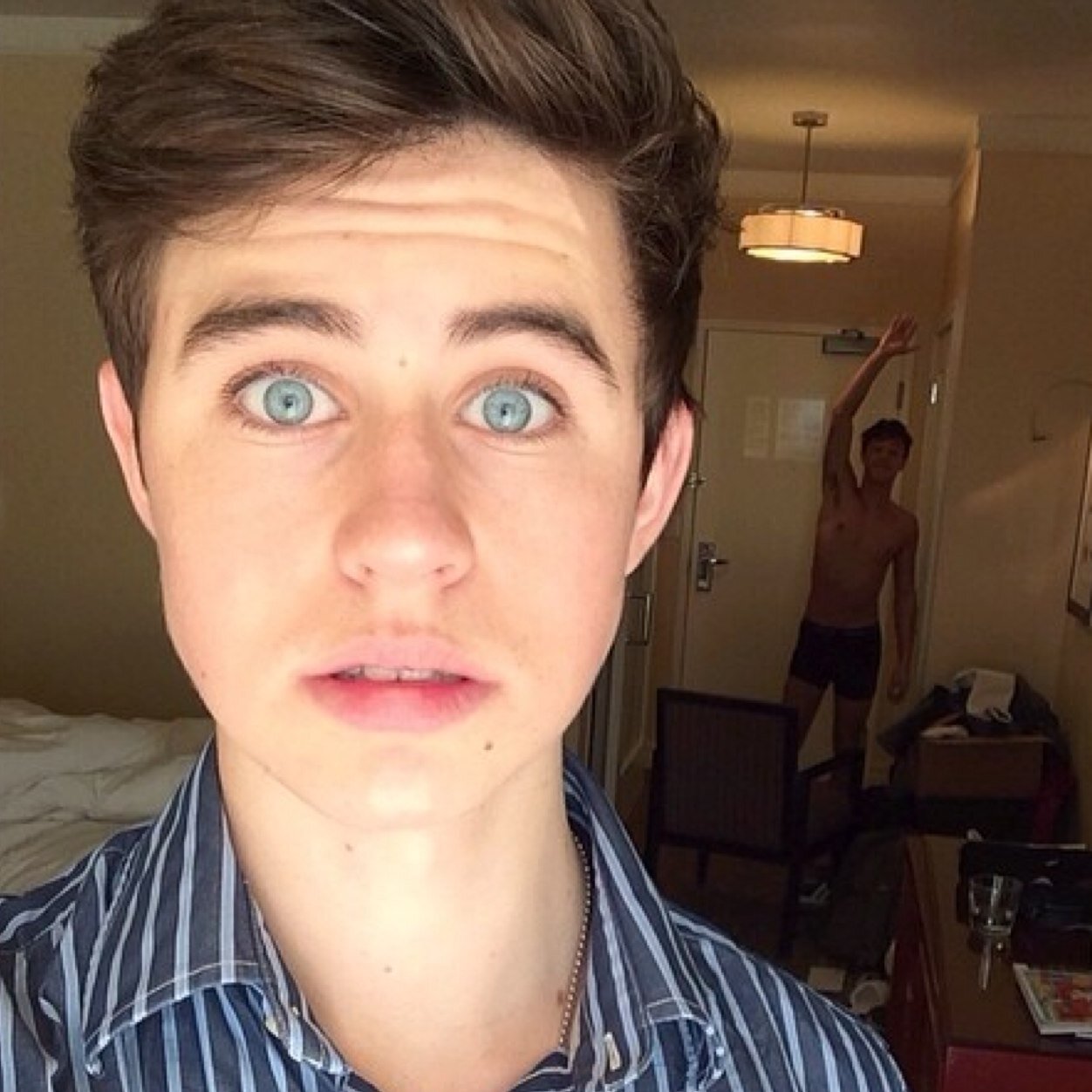 please follow @idefkhayes and @tbhmagcon instead of this account