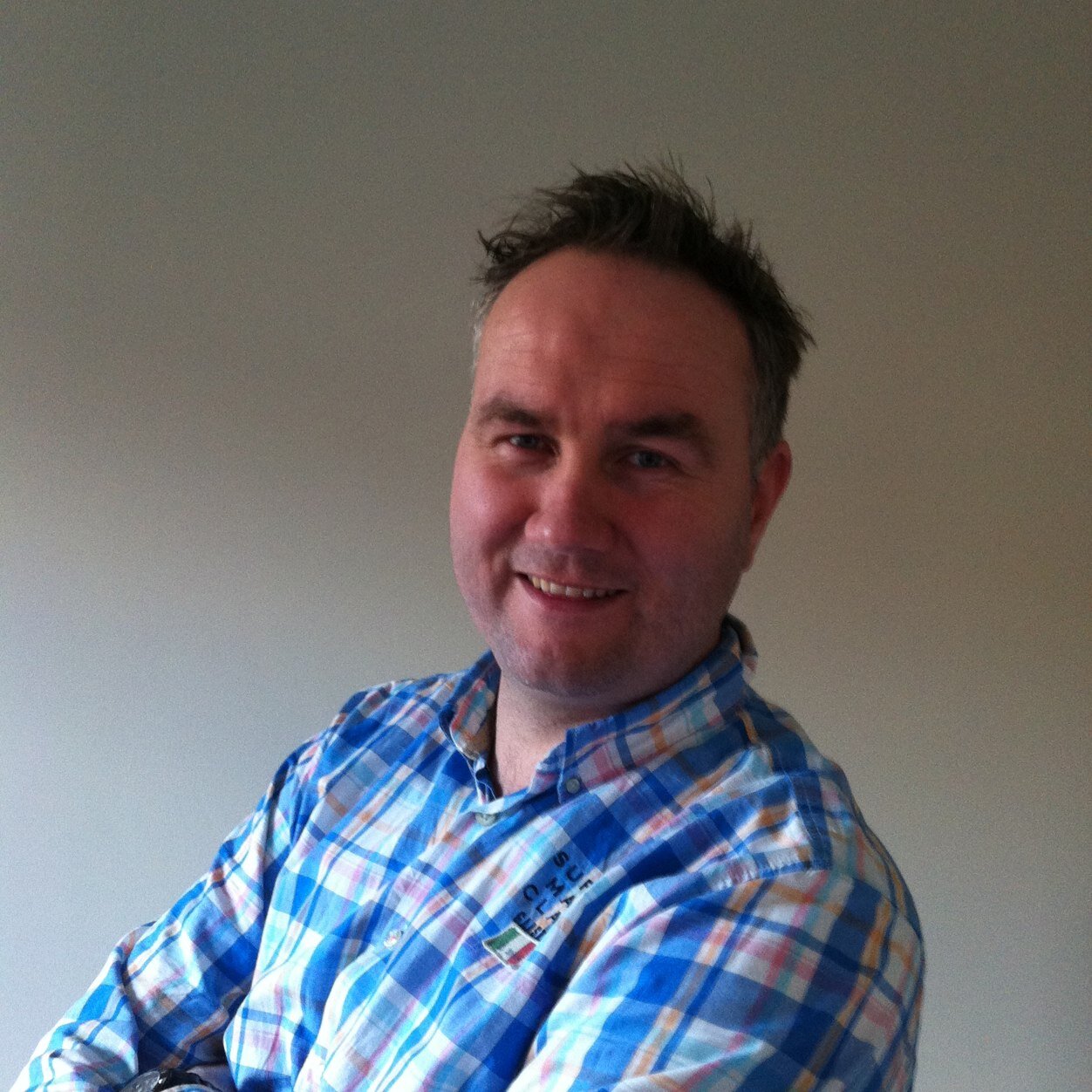 Account Manager varkenshouderij, midden Nederland bij ForFarmers Hendrix. Gelukkig samenwonend en vader van twee geweldige kinderen.
