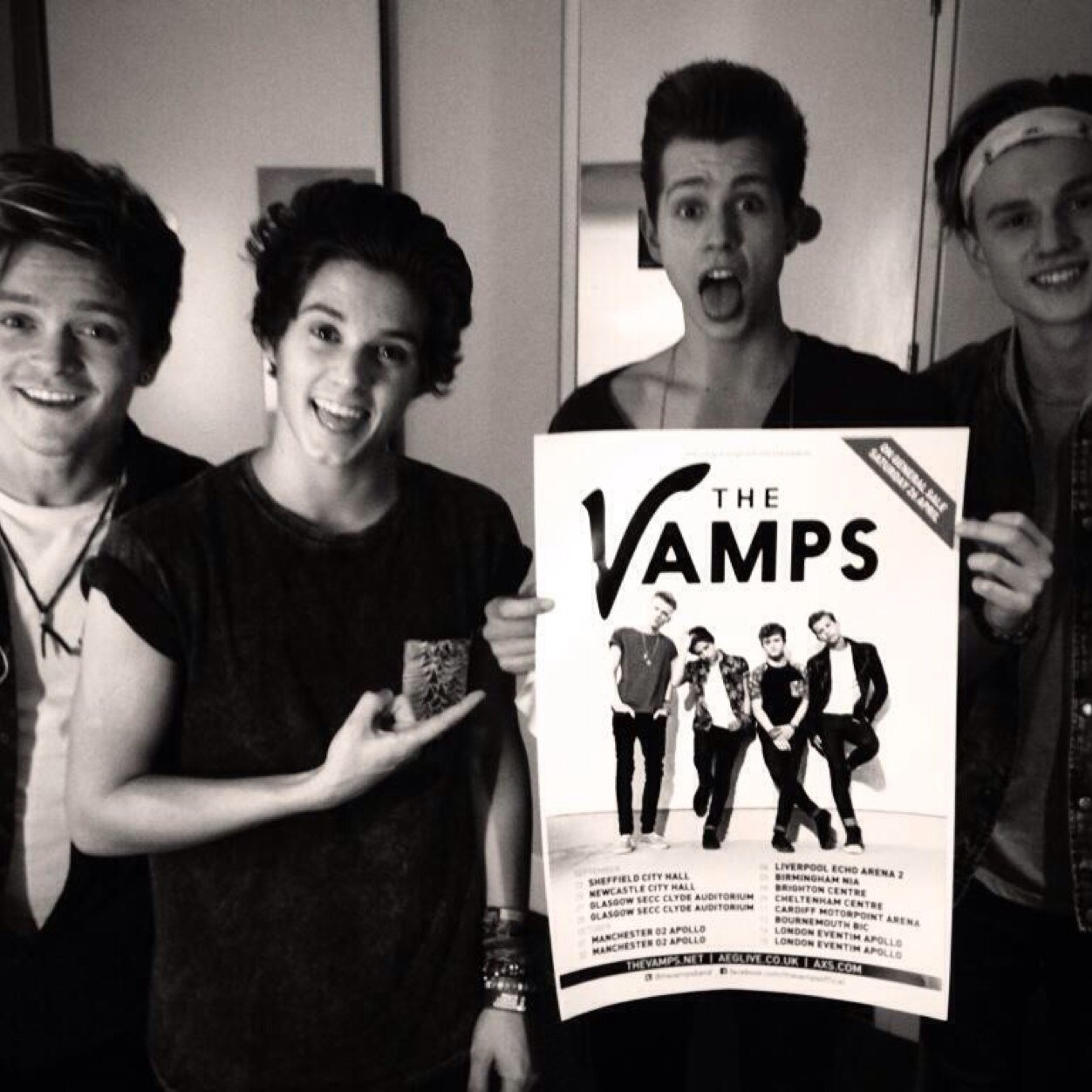 im a swiftie and in love with the vamps ❤️ favourite songs are all to well & last night ❤️