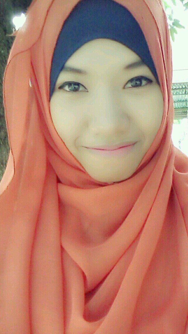 berbaktilah kepada kedua orang tuamu,,sesunggahnya beliaulah yang melahirkan kita didunia ini ..