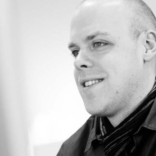 A dutch graphic and web designer living in a small town just across the border in Germany. Working as a product designer @shopware