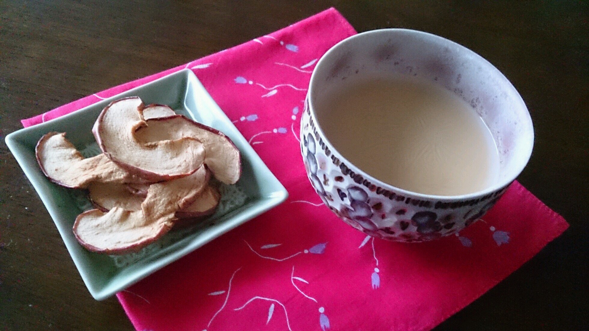 主に中国茶を飲んでおりますが基本ただのお茶好きな人。
銀座三徳堂のスタッフでもあります。
【銀座三徳堂情報】をこちらにpostさせていただきます。