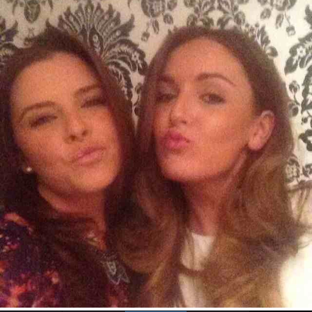 chelshealy's profile picture. Art and design  Fashion student ✨