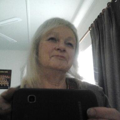 I am a one eye,d Crows supporter. interests the crows reading(LeeChild) the reacher series! have 3 cats one a siamese. dont like fairweather supporters