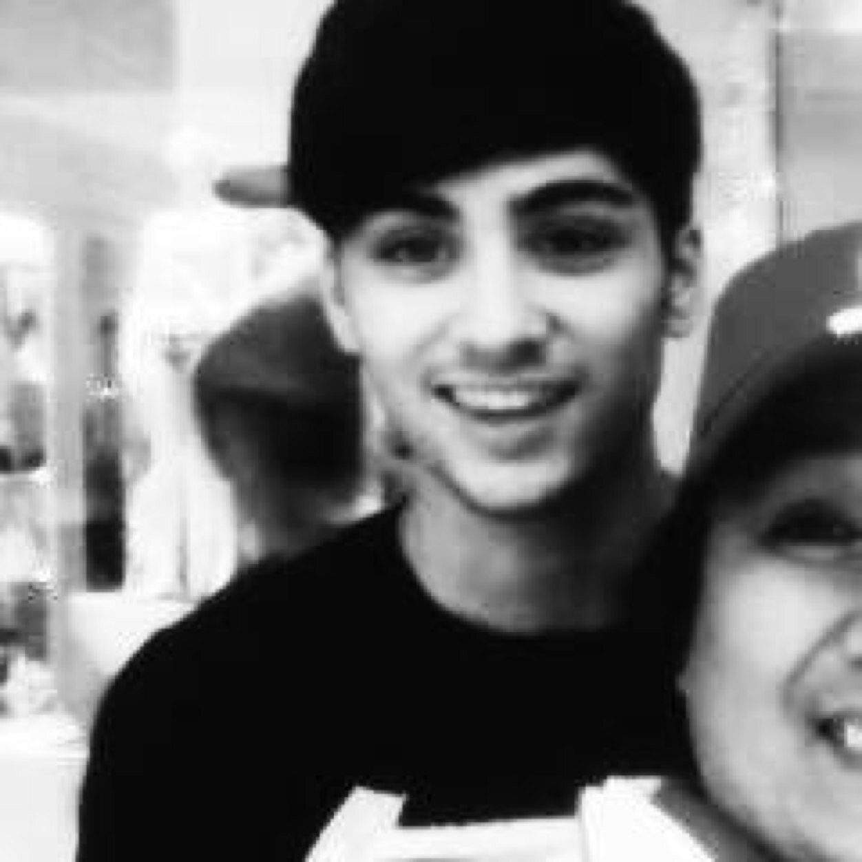 Hello beautiful stay gucci and follow @larrysunlight ily ok
