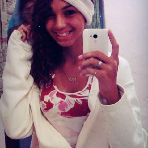 O importante é ser você, mesmo que seja, estranho
Seja você, mesmo que seja bizarro bizarro bizarro
Mesmo que seja, estranho, seja você, mesmo que seja...♪♪