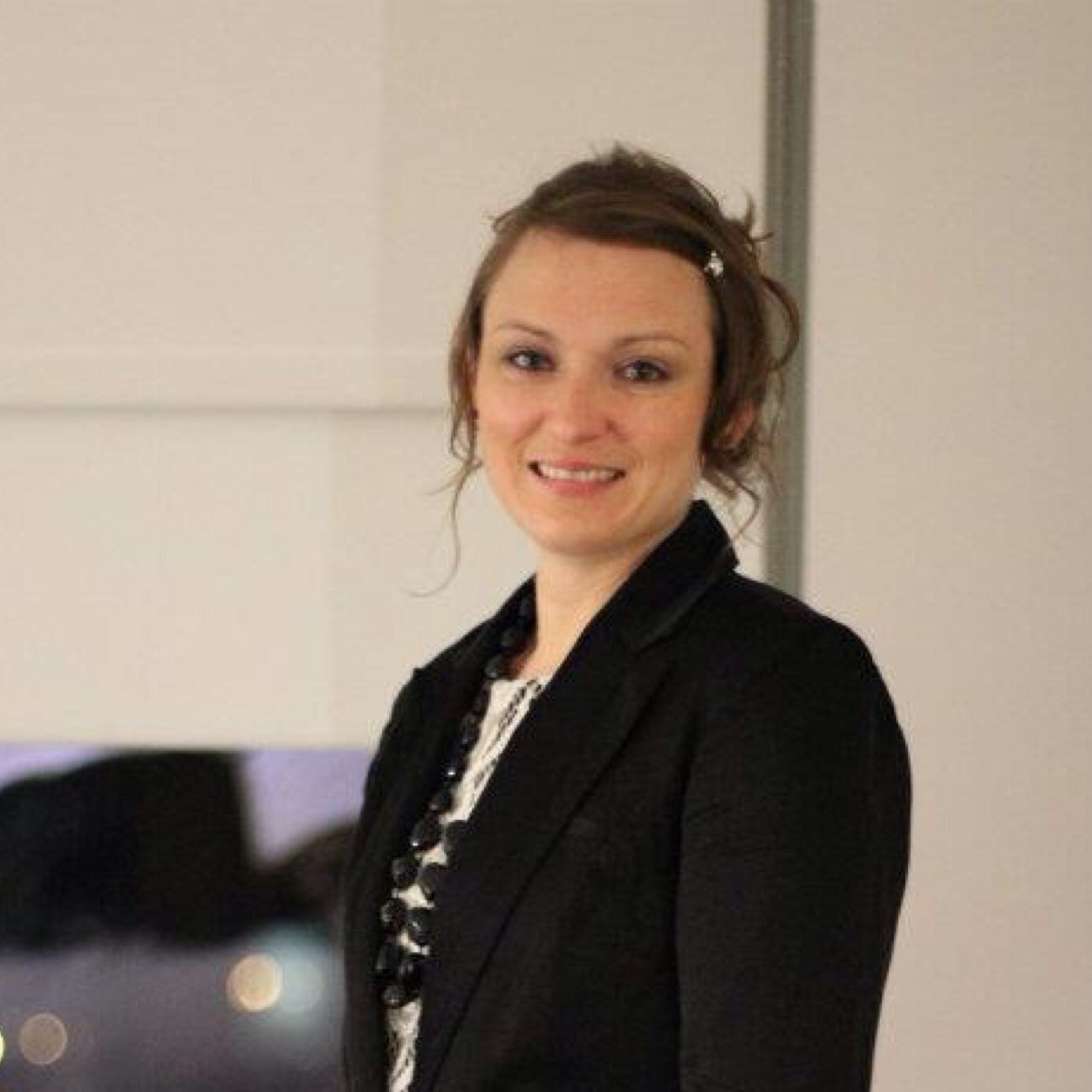 Hi, I'm a #B2Bmarketing geek; #marketingmum; an ex-#neuroscientist; and owner of Co-creation Marketing