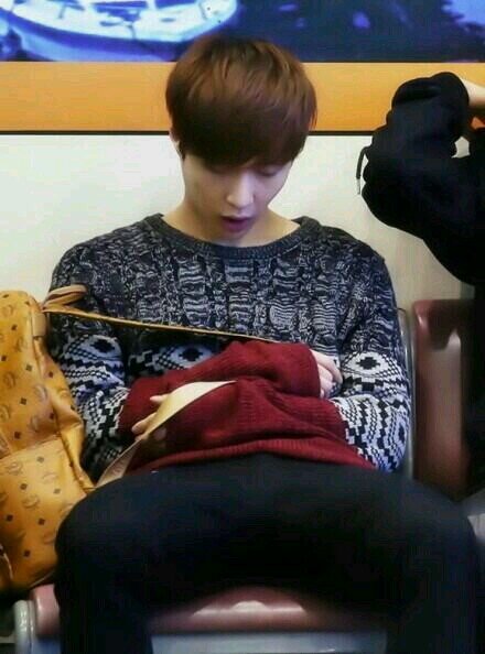 Guys, follow @TinkerbellYifan, this acc just a free follow and pls follow @TinkerbellYifan for sure ok~ ;)
