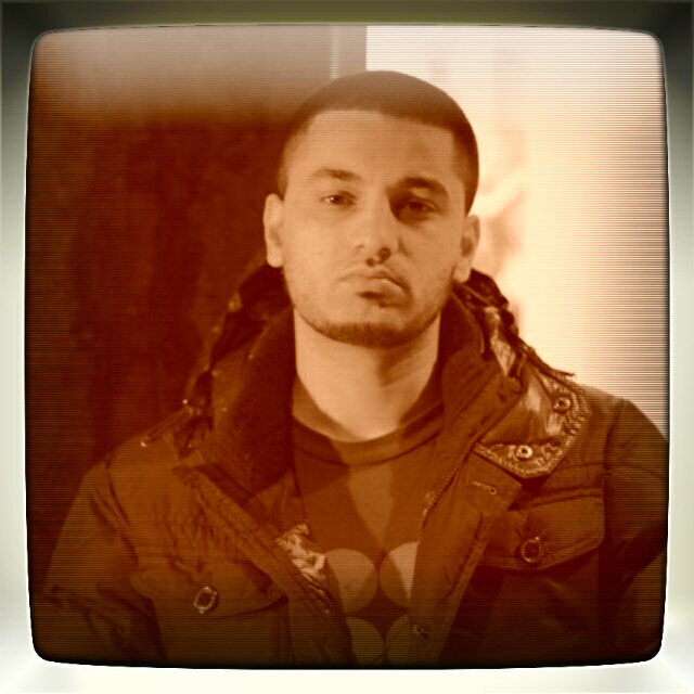 Pop the Sholly im sweating...whooo!!! aka A.S.A.P Sholly...fuck everyone ...no time for you or your B.S...dont holla if you dont have ambition Instagram @ohmzin