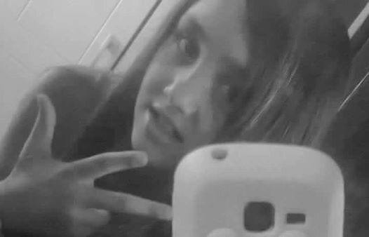 Gosto de sair pra vários lugares,, estou só..Vou fazer 12 anos esse ano.. e sou simpática e divertida..ok