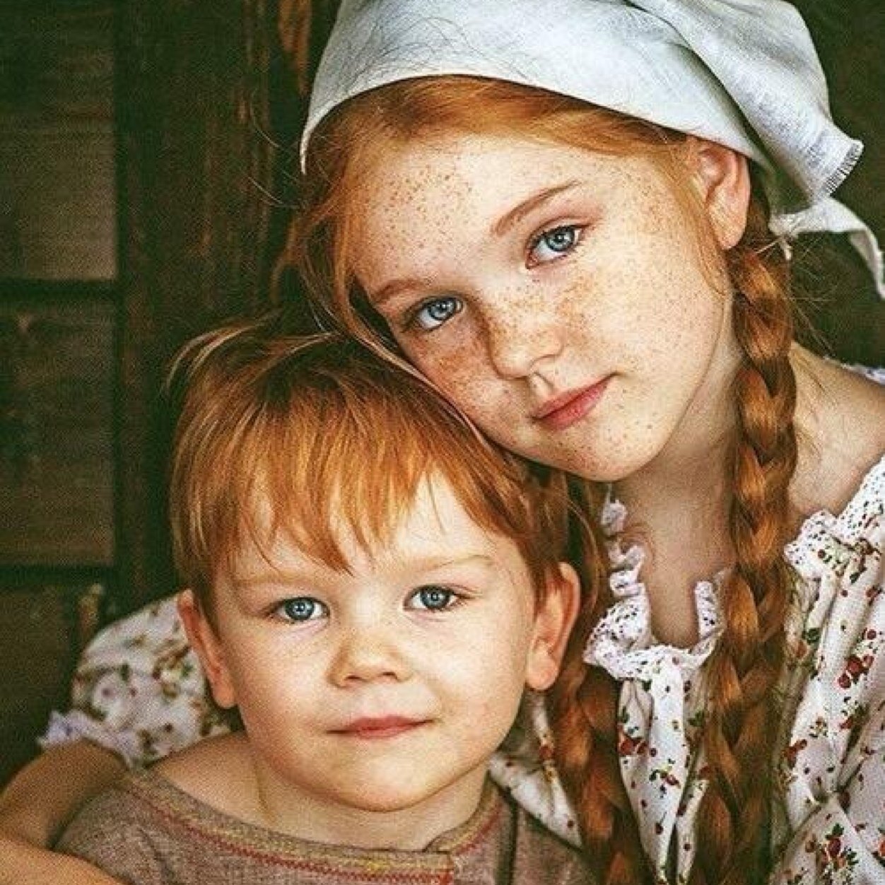 Young orphan girl, about eight, who lives with Gavroche in the Elephant. Navet, Etta , Jennette and 'Vroche are my bestest friends. ||LesMisRP||