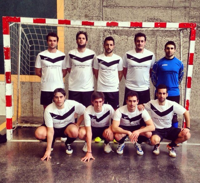 fontecha90's profile picture. estudiante de Historia de la U.R, amante de los deportes, en especial futbol y baloncesto. Madridista y seguidor de los Knicks y los Heat