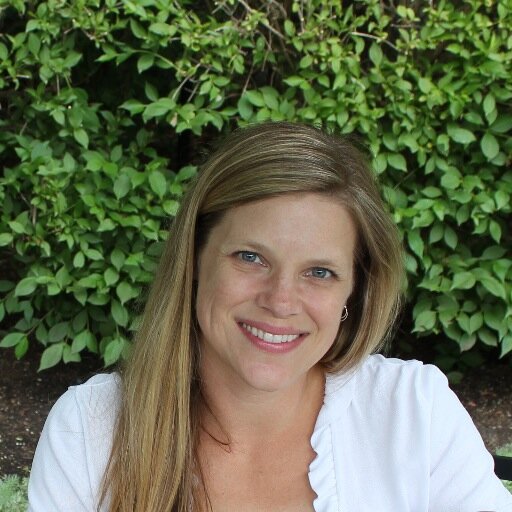 http://t.co/psrRvKtnAj I am Monica, a wife, a mom of 3 and a lover of fabrics. Sewing keeps me sane.