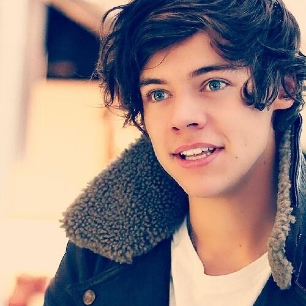 this is a free follow follow @BEYONCELLlE i love you x