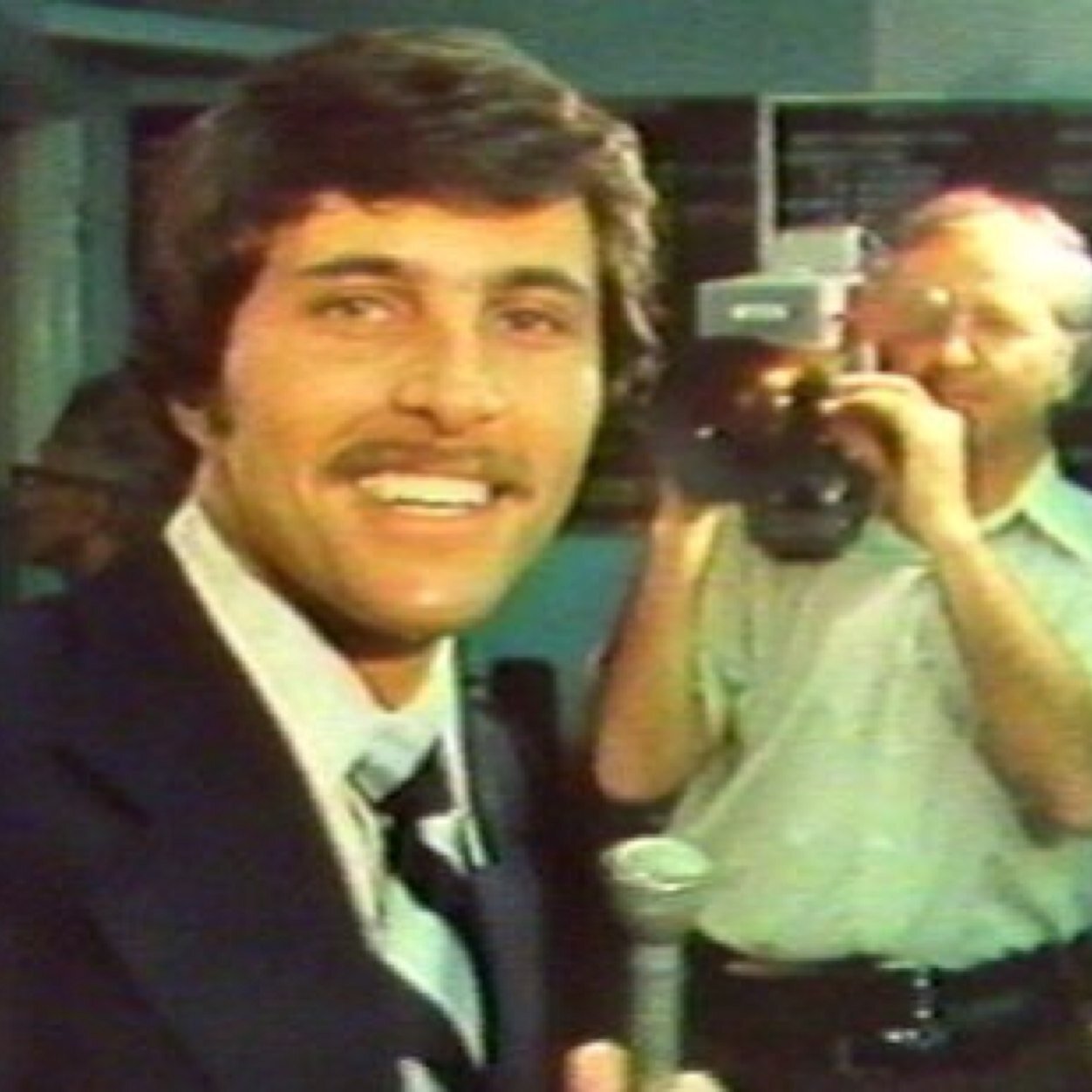 scoopgordon's profile picture. My unofficial site. Personal tweets.  @chrisgordonnews is my Official site as TV News Reporter for NBC4 Washington D.C.