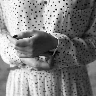 لازلت صغيره با العشرينات متيقنه بأن الأجمل لم يأتي بعد.