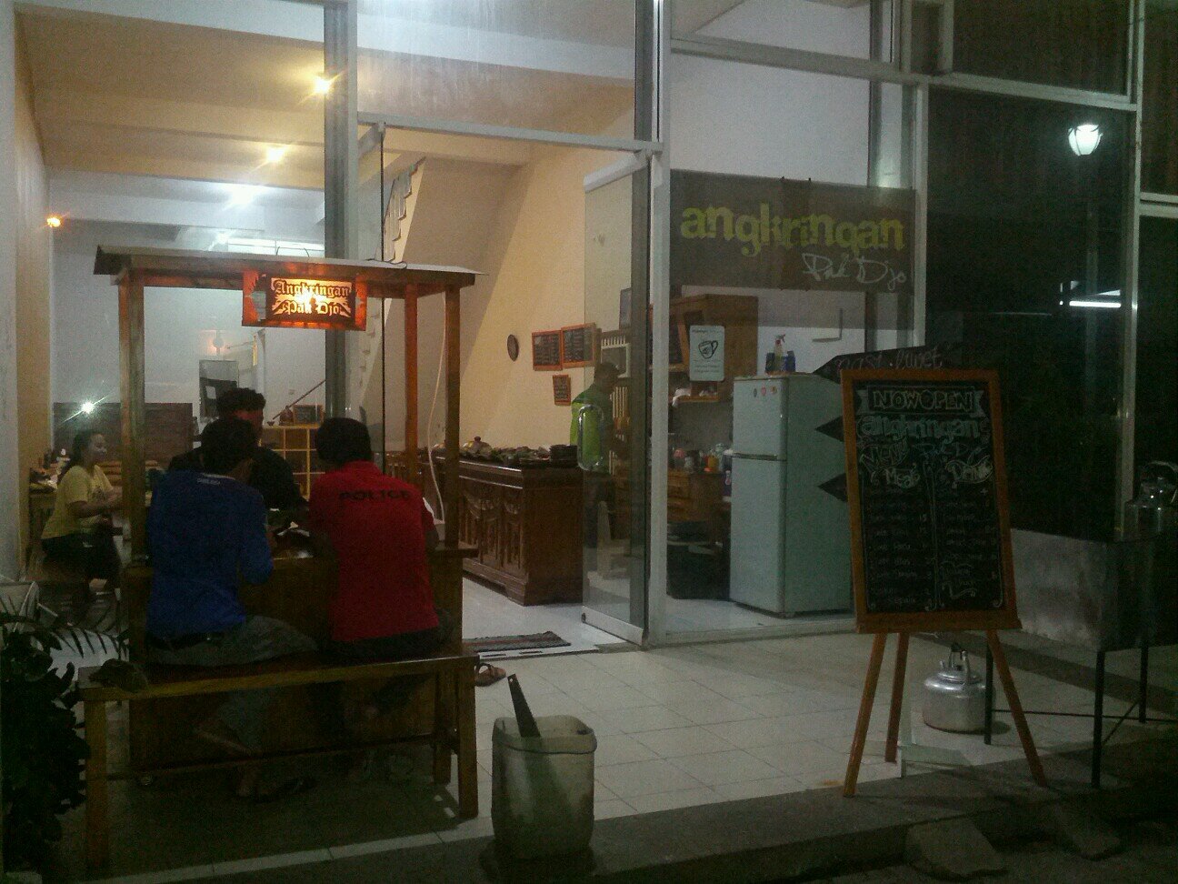 Jl. Citra Grand City Walk (Belakang Halte DAMRI). Buka jam 07:00 - 00.00