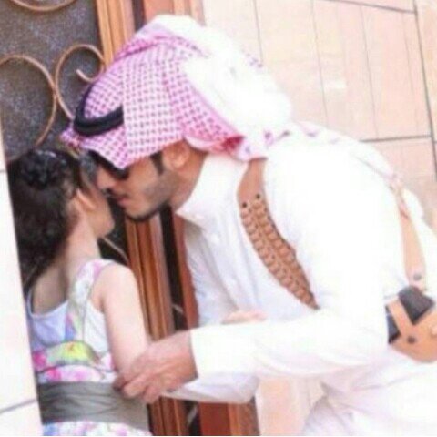 ماٺجف الاماني في لسان الصبور
ولا ٺخيب الهقاوي في كفوف الكريم ♡ ..