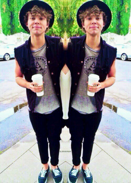 Cuenta de apoyo a 5SOS, Cher Lloyd y One Direction. Facts en favoritos.                                                  {owner: Marta}