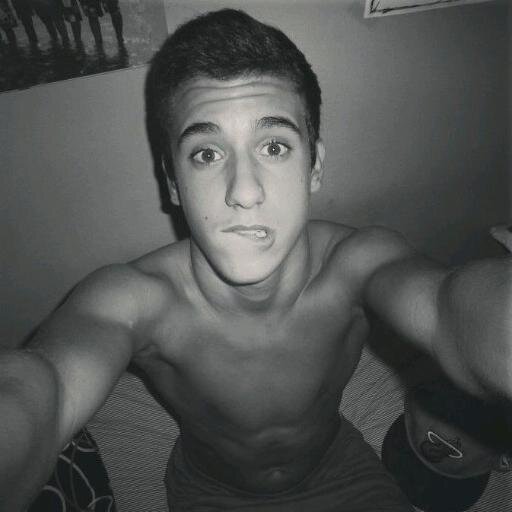 Polestivil's profile picture. Perque eres tú, l'únic govern que em governa. Deporte💪, música, cuidarme