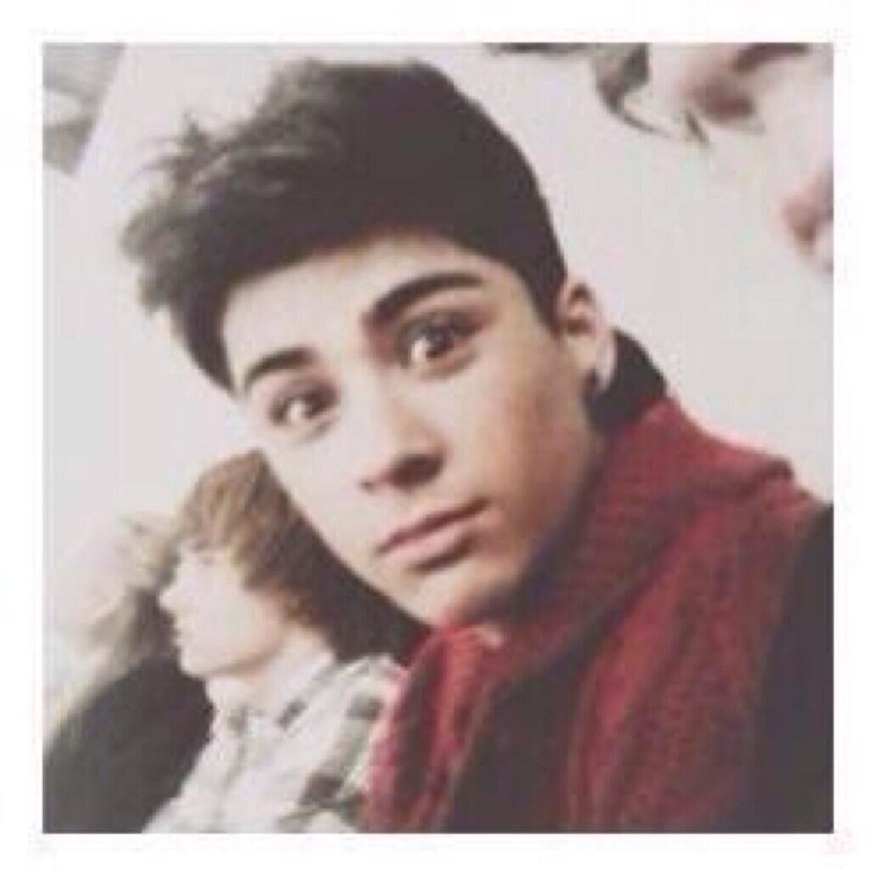 Hello lovely please follow @larrysunlight ily stay fab
