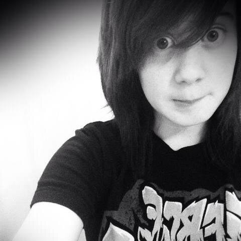Nirvana , Sleeping With Sirens, My Chemical Romance, Pierce The Veil ;3          ..Band nerd much? YES..